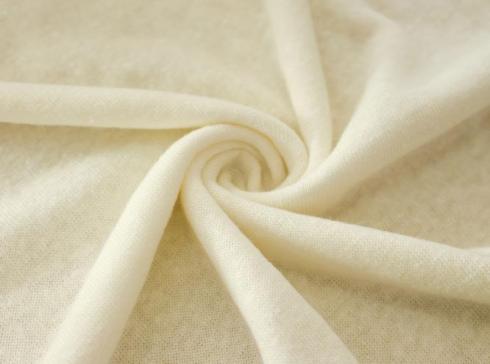 Tutustu täydelliseen yhdistelmään mukavuutta ja suorituskykyä Linen Jersey Fabric -kankaalla.